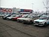 Tesco parkol.
